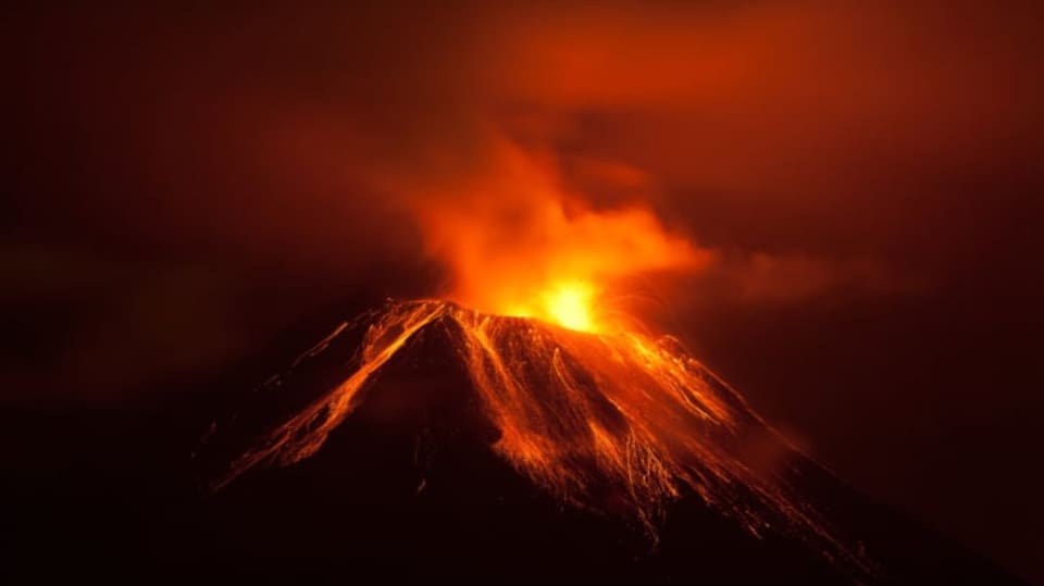 Sopečná erupce v noci